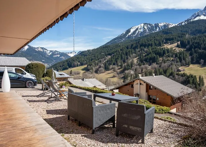 Au Chalet Le Pery, Vue Sur Le Mont De Grange